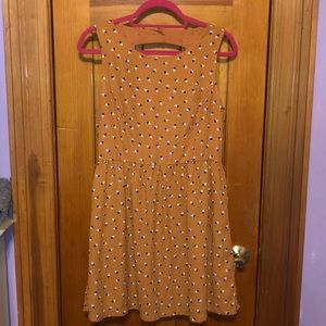 GEOMETRIC DRESS WITH KEYHOLE BACK